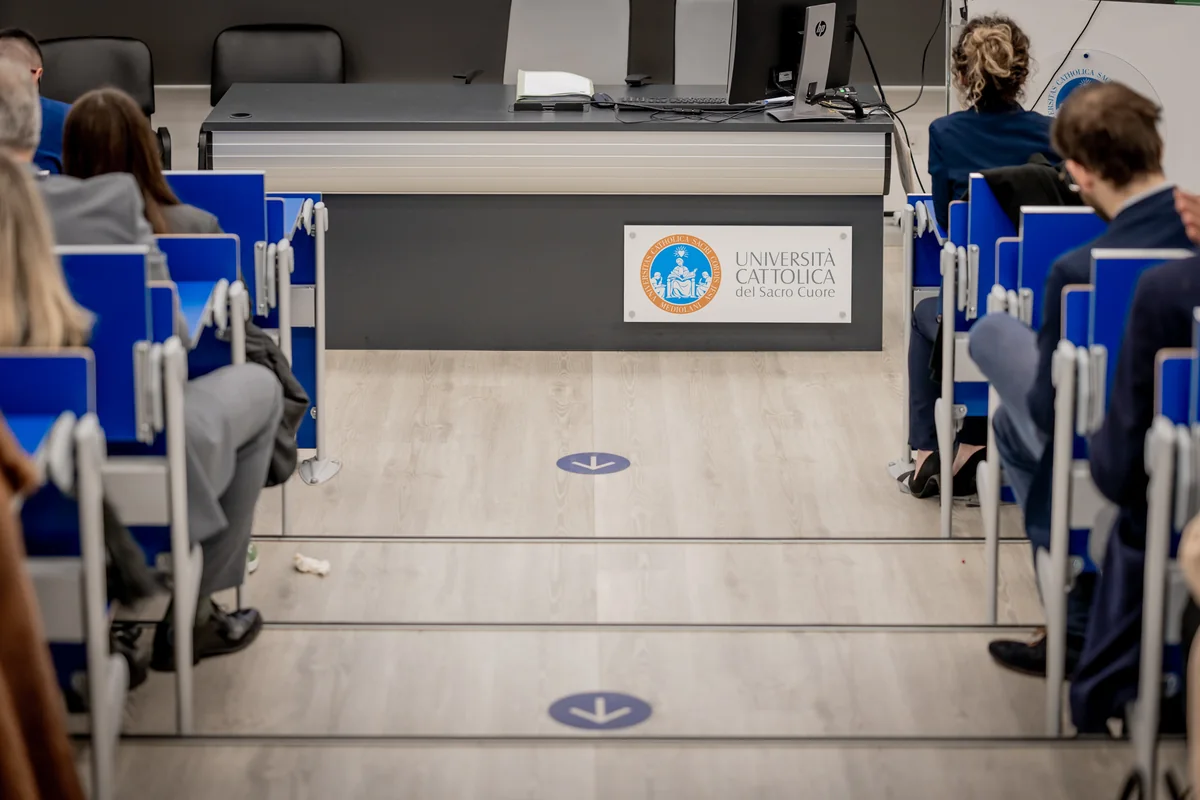 L'aula magna dell'università poco prima della discussione della tesi